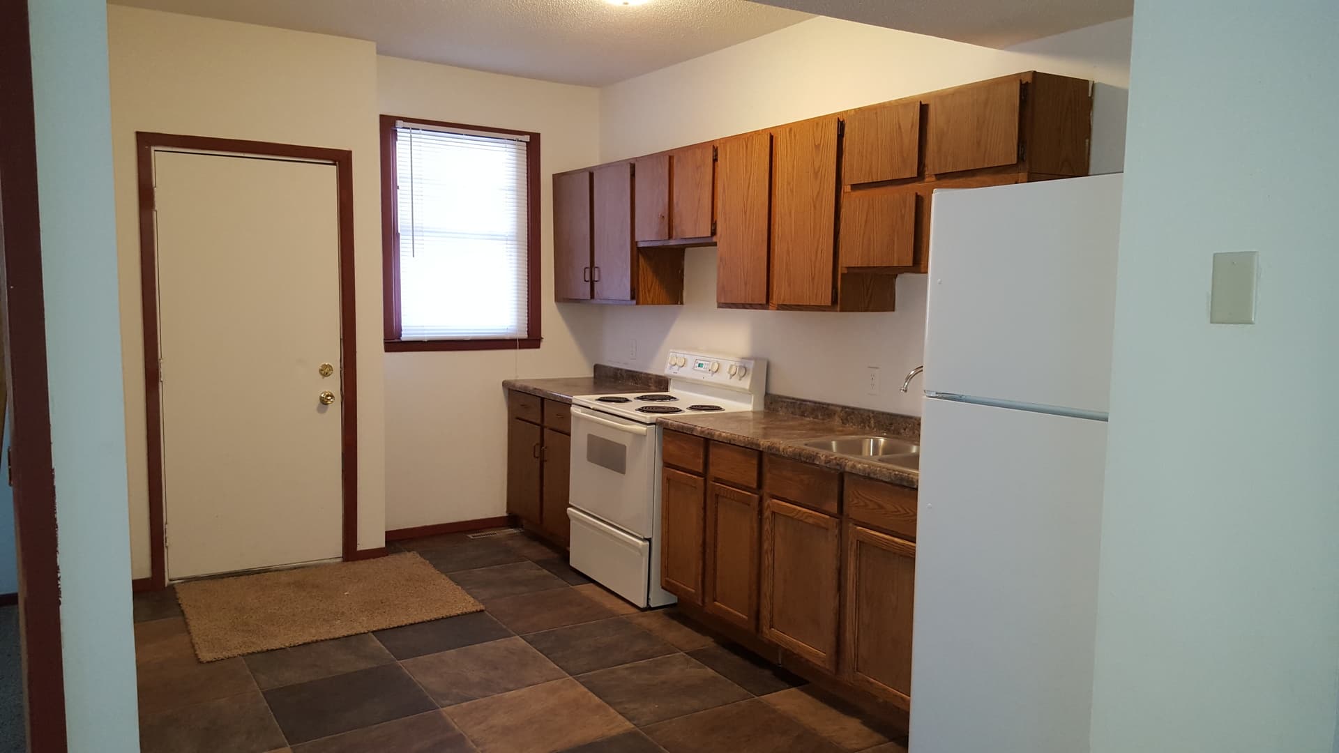 Sioux Falls Apartment: 209 S Lake Ave #2