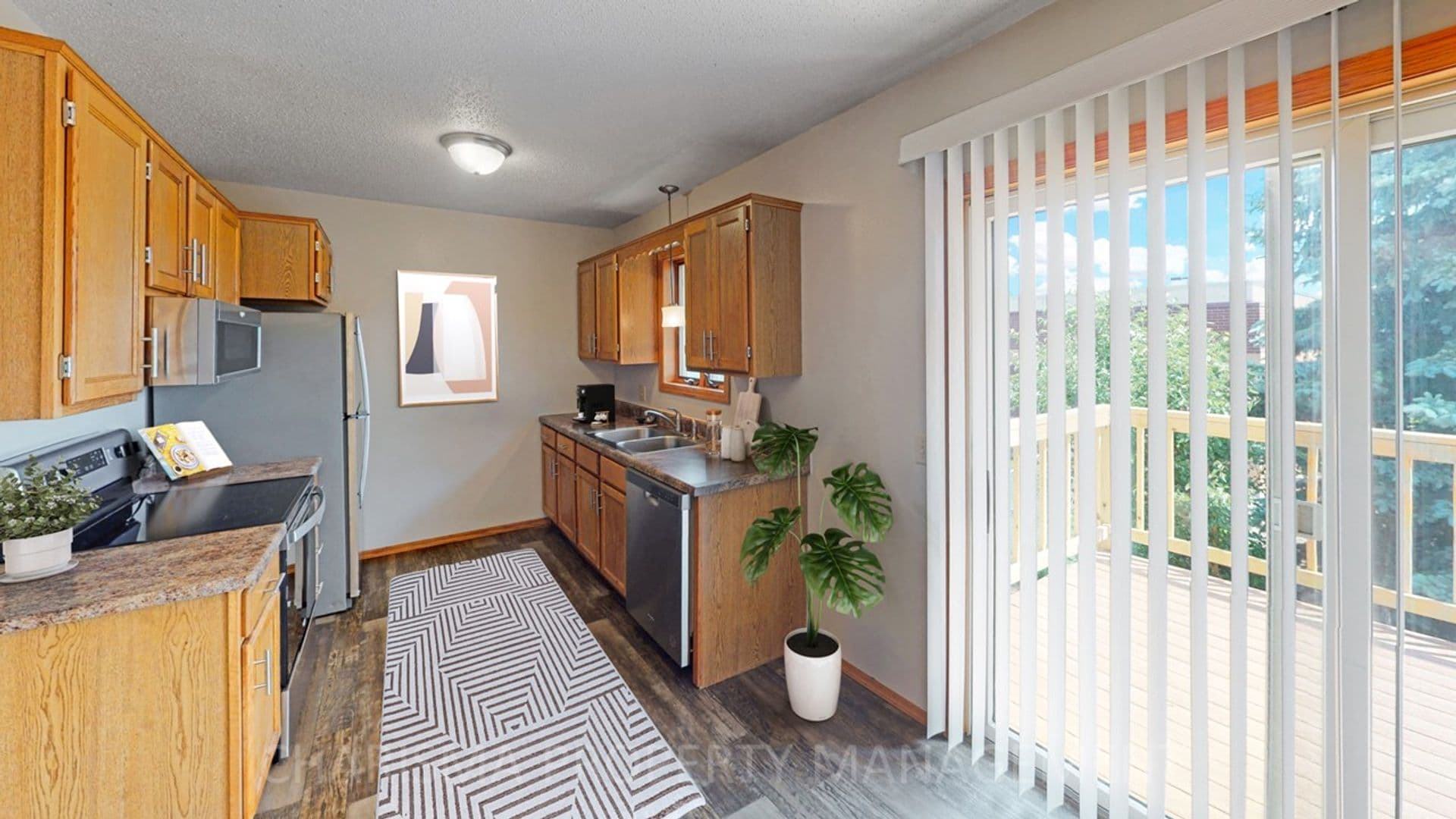 Sioux Falls Apartment: 620/626 N Sycamore Ave