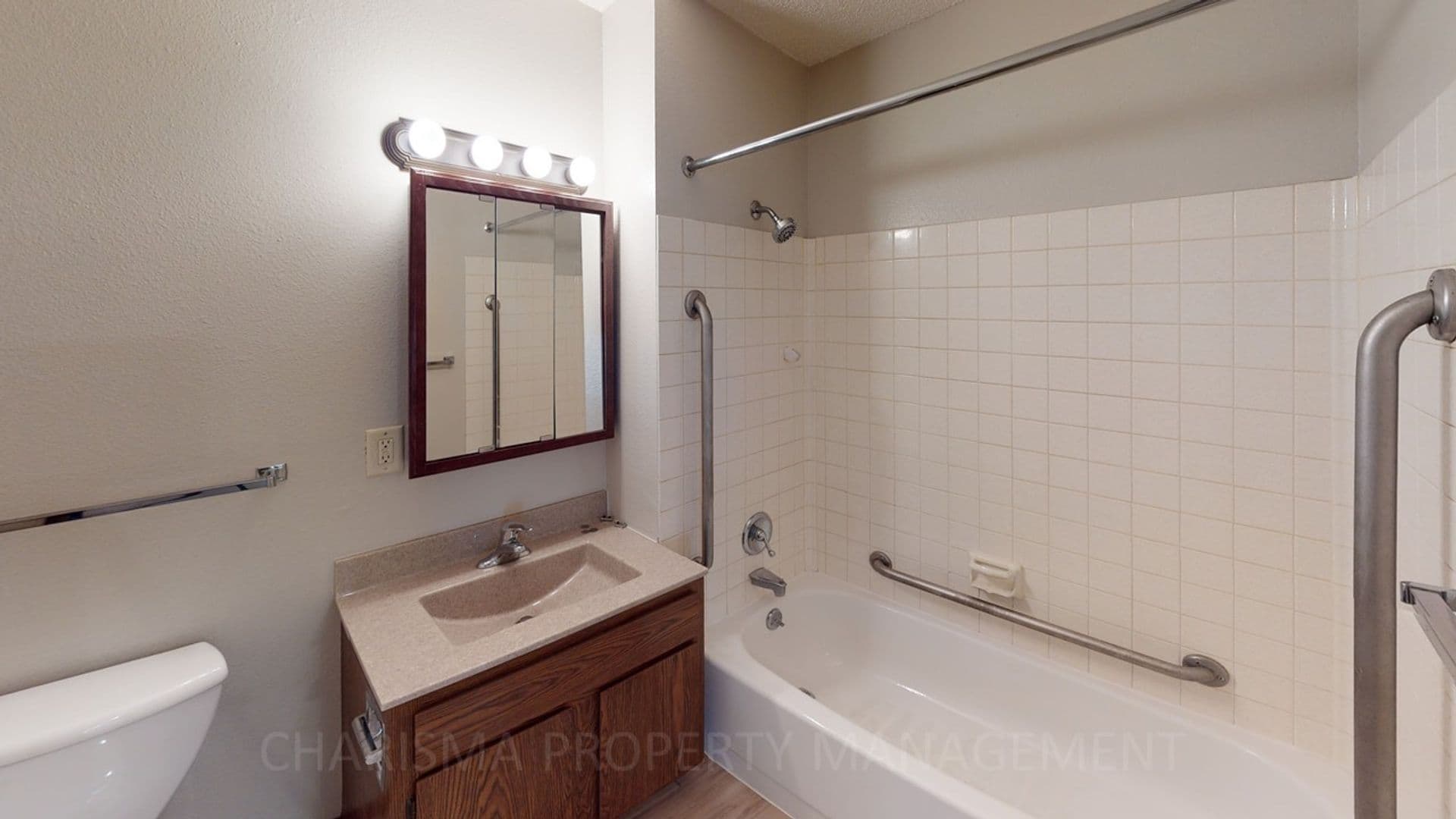 Sioux Falls Apartment: 4904 S Kirkwood Circle