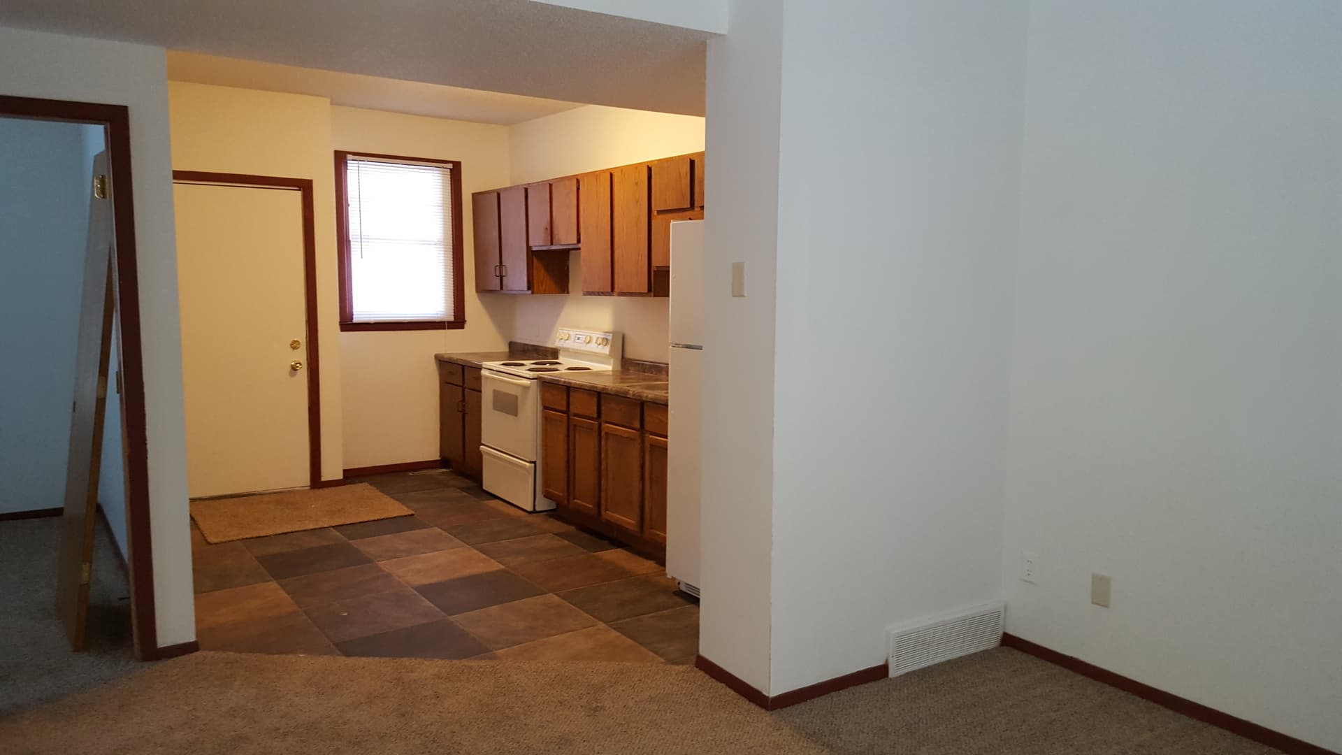 Sioux Falls Apartment: 209 S Lake Ave #2