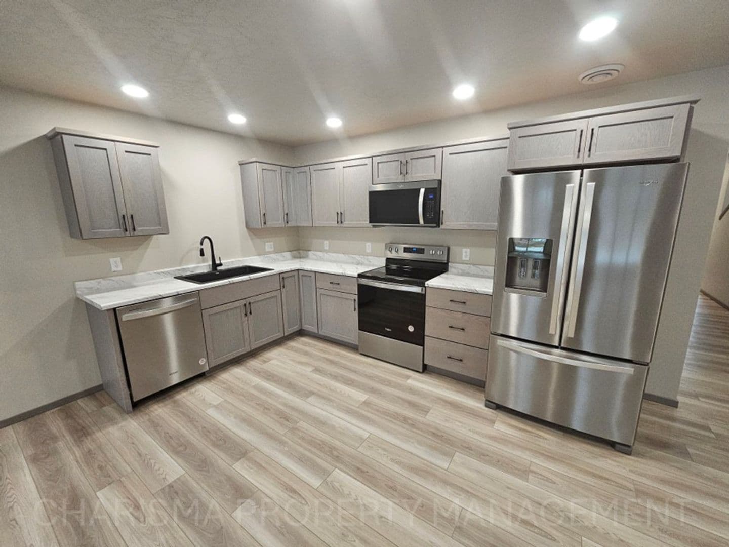 Dell Rapids Apartment: 712 E 6th St