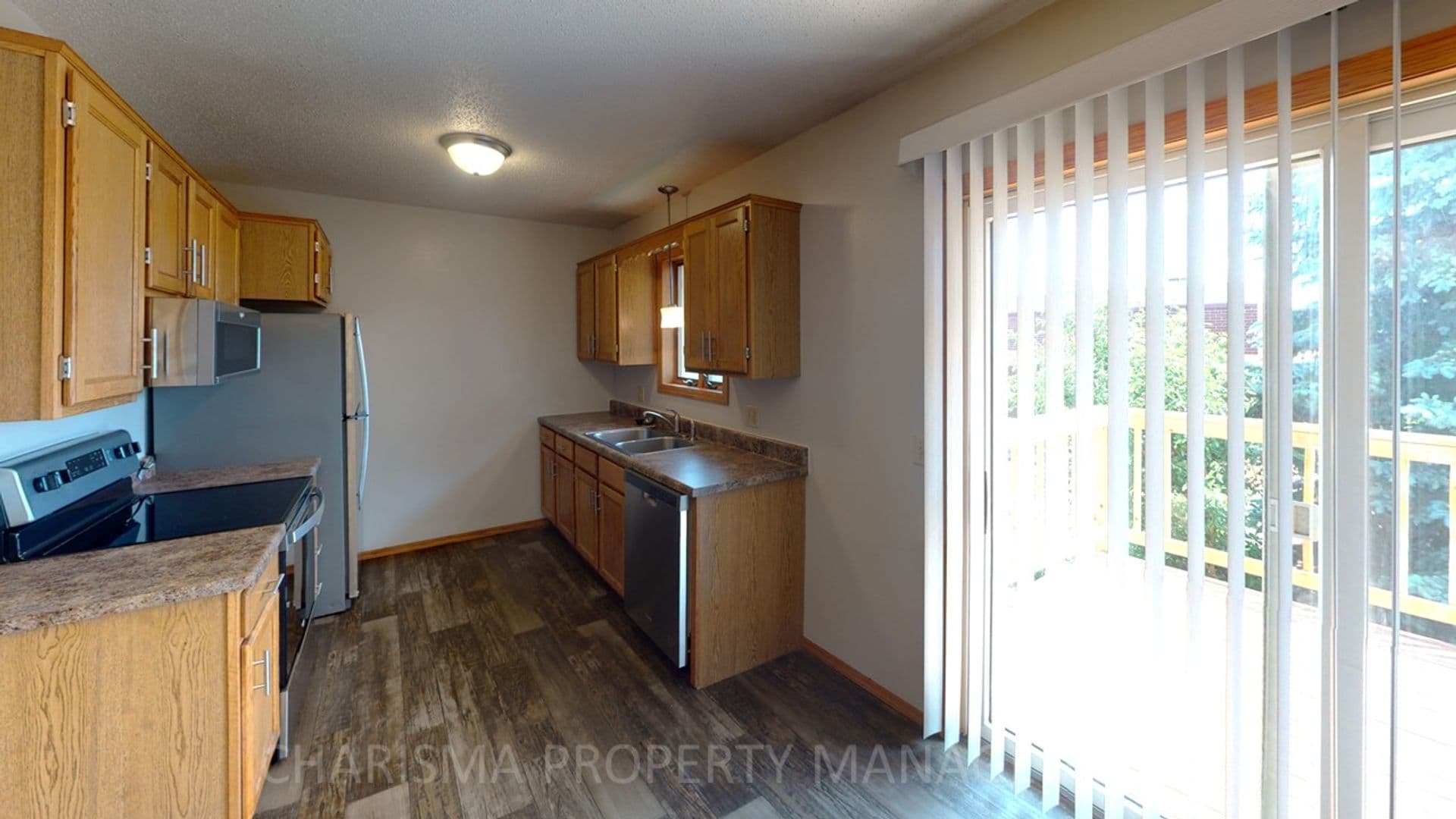 Sioux Falls Apartment: 620/626 N Sycamore Ave