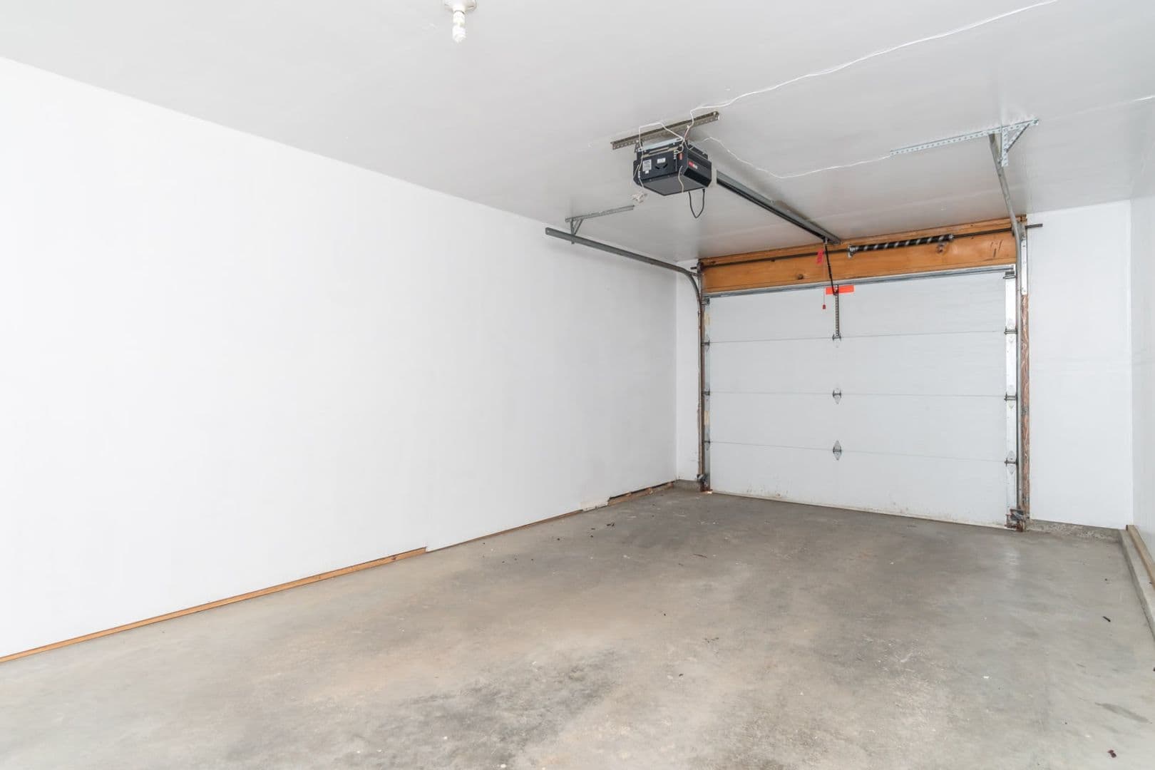 Sioux Falls Apartment: 620/626 N Sycamore Ave