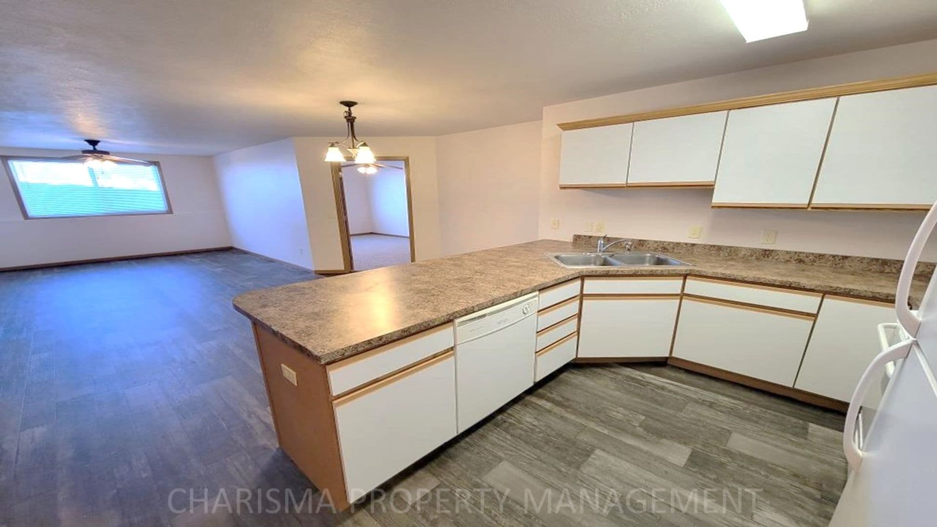 Hartford Apartment: 906 N Western Ave  and 911 N Oaks Ave