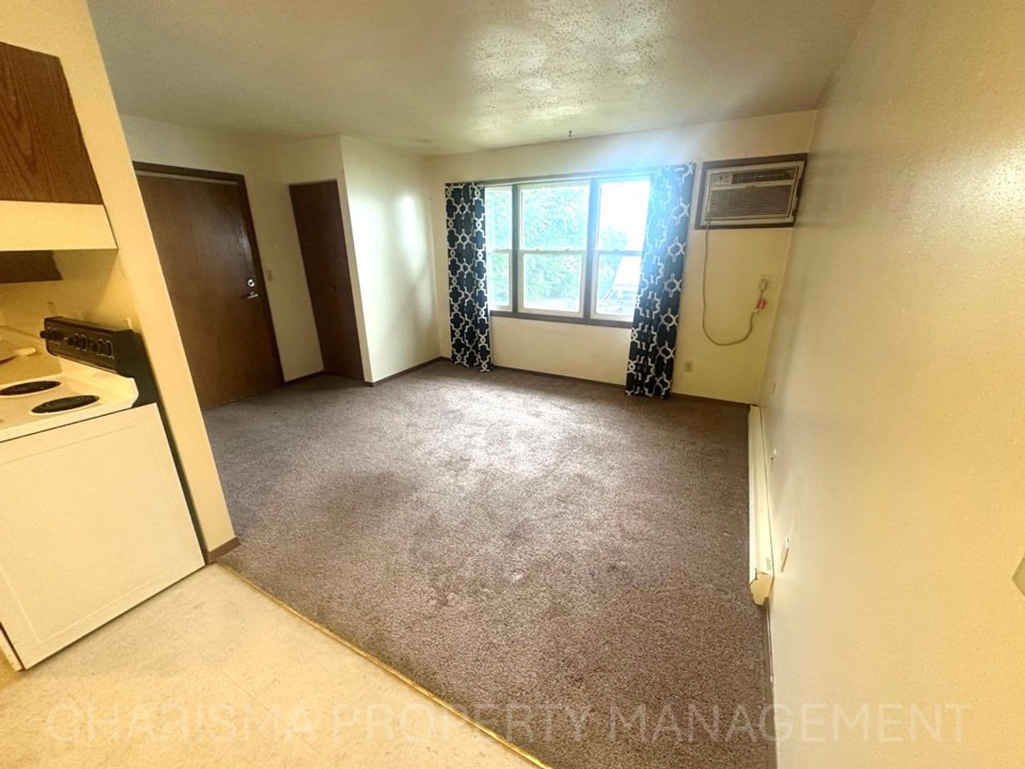 Garretson Apartment: 513 N Main Ave