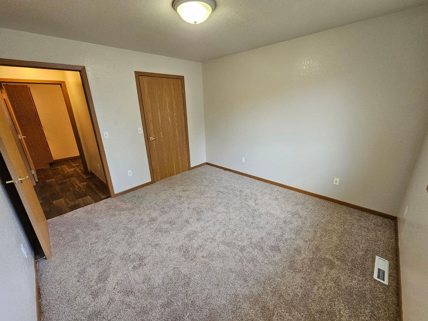 Tea Apartment: 340 N Main Ave #11