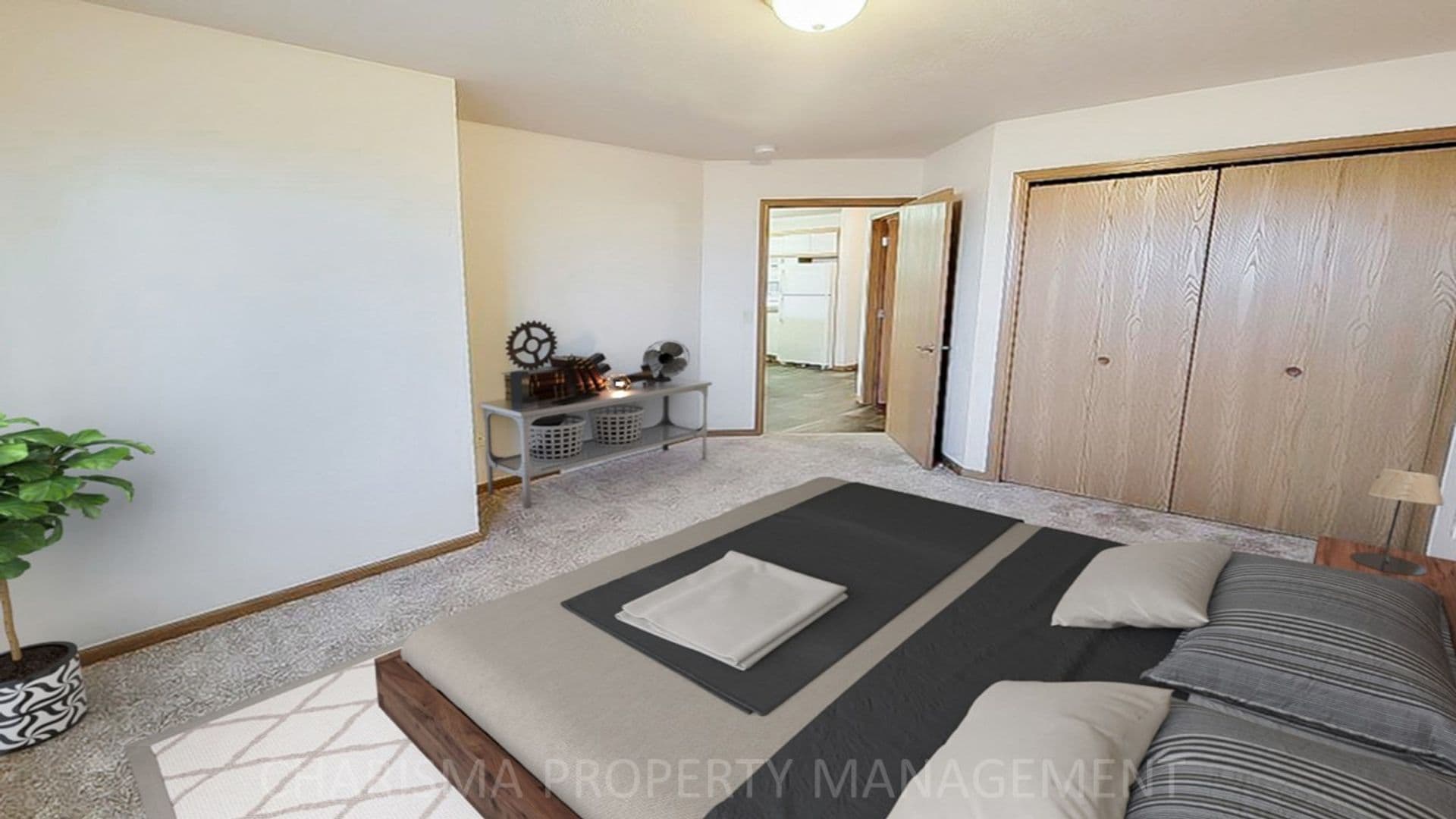 Hartford Apartment: 906 N Western Ave  and 911 N Oaks Ave