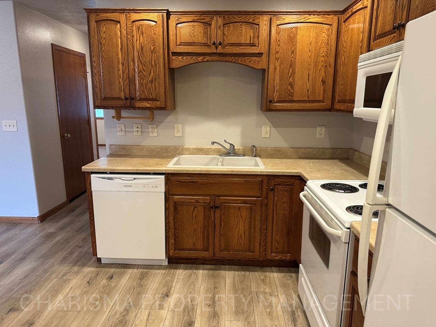 Brandon Apartment: 401 9th Ave N