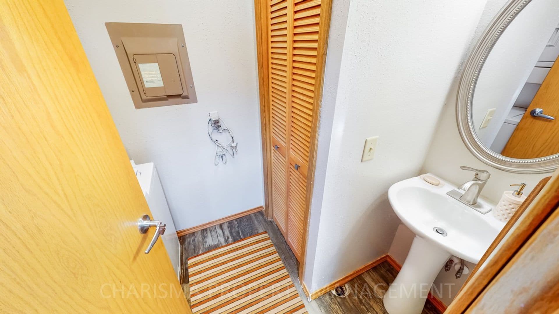 Sioux Falls Apartment: 620/626 N Sycamore Ave