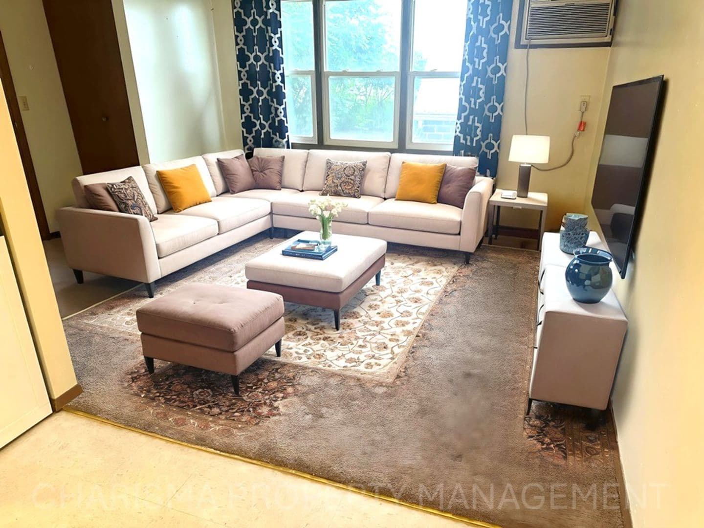 Garretson Apartment: 513 N Main Ave