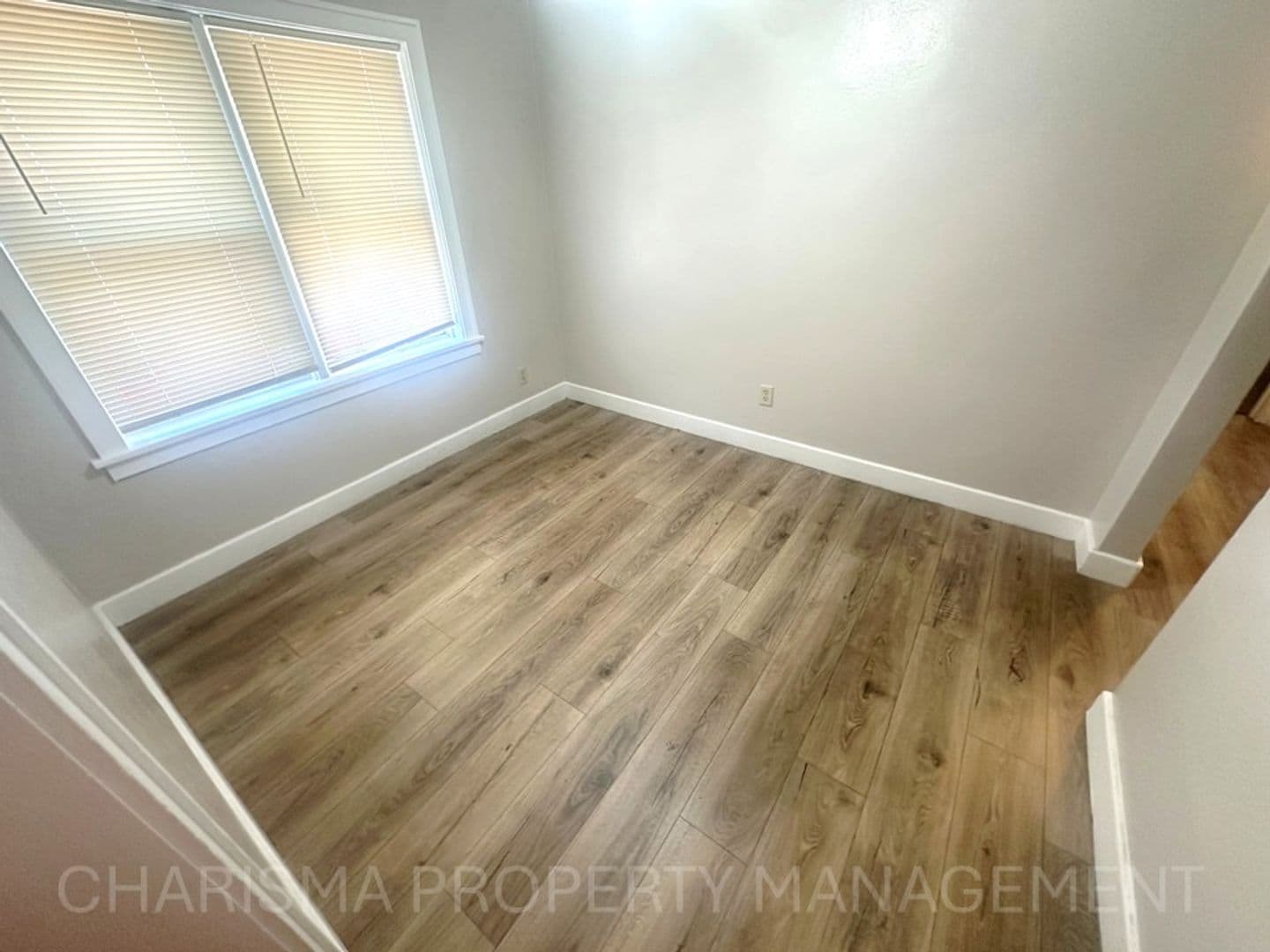 Sioux Falls Apartment: 1227 E 8th Street