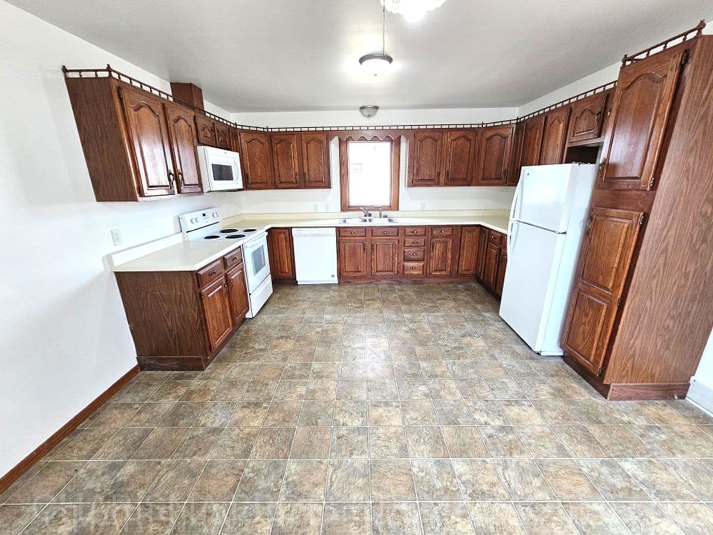 Garretson Apartment: 805 4th Street