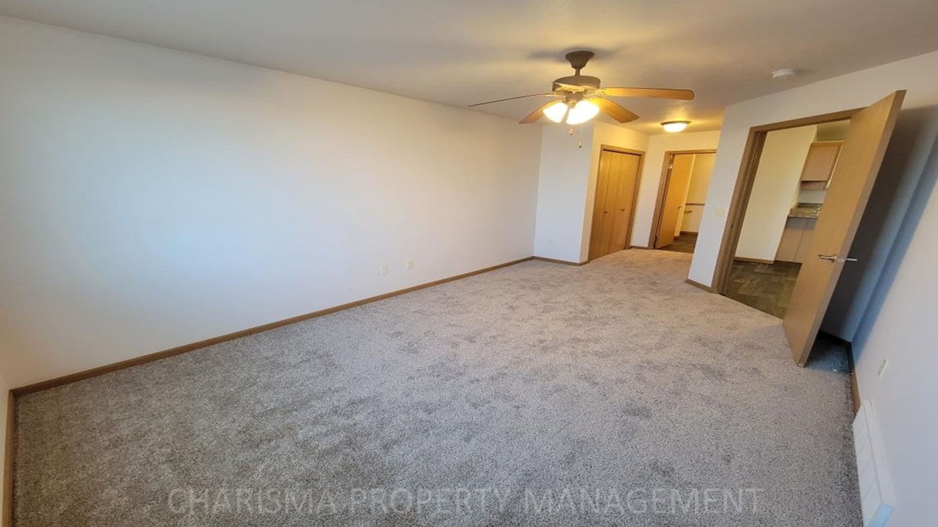 Hartford Apartment: 906 N Western Ave  and 911 N Oaks Ave