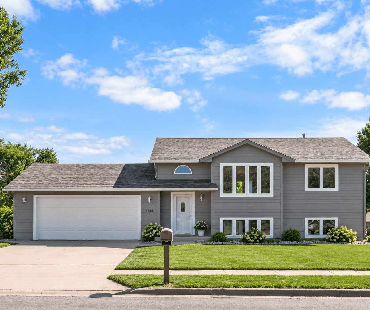 Sioux Falls House: 5300 S Sundowner