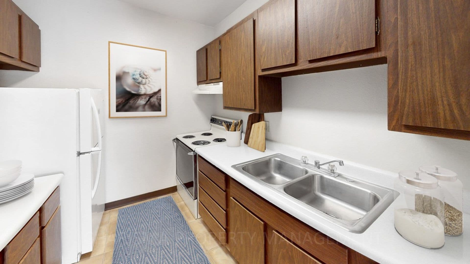 Pipestone Apartment: 920 2nd St. NW