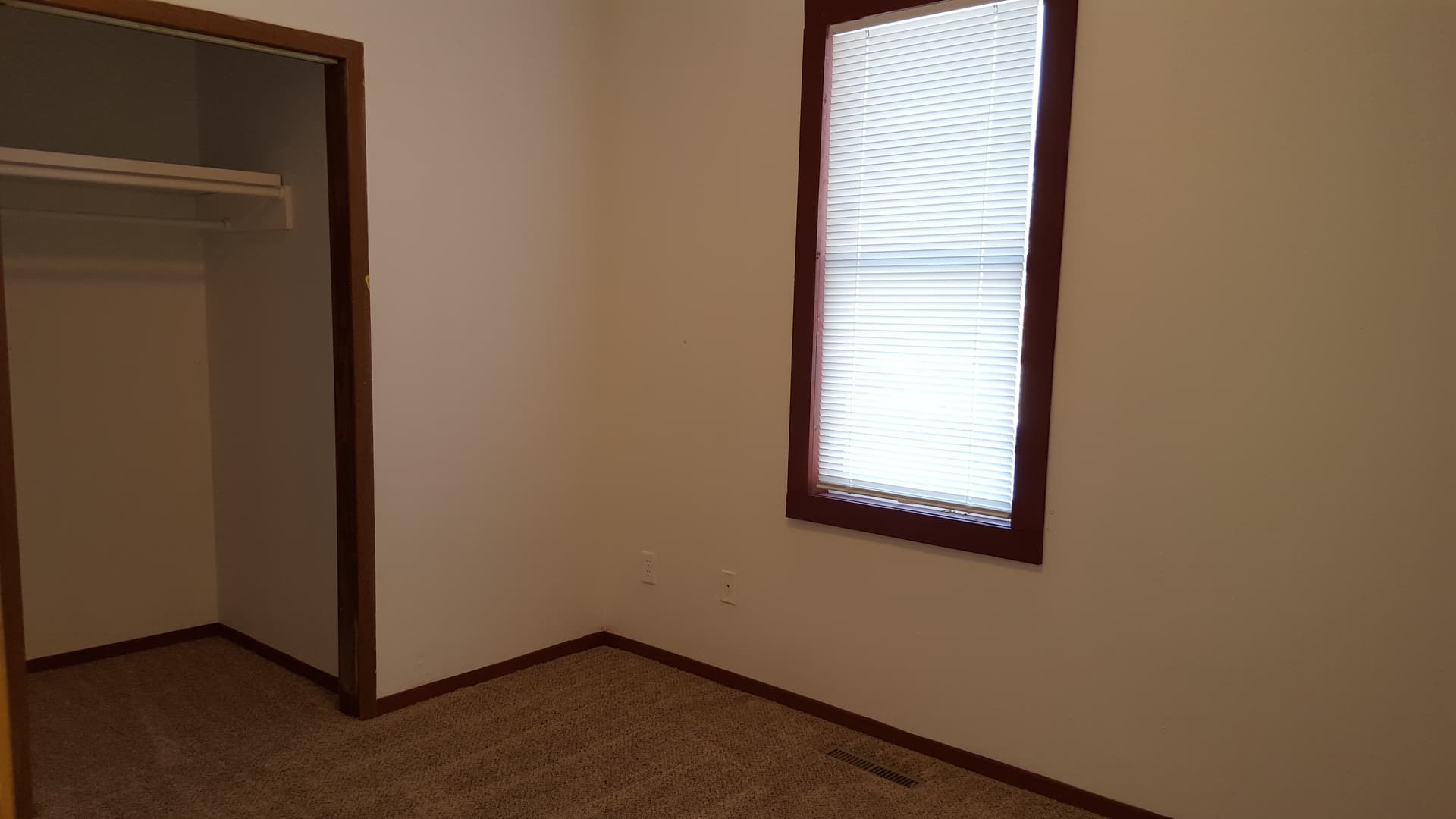 Sioux Falls Apartment: 209 S Lake Ave #2