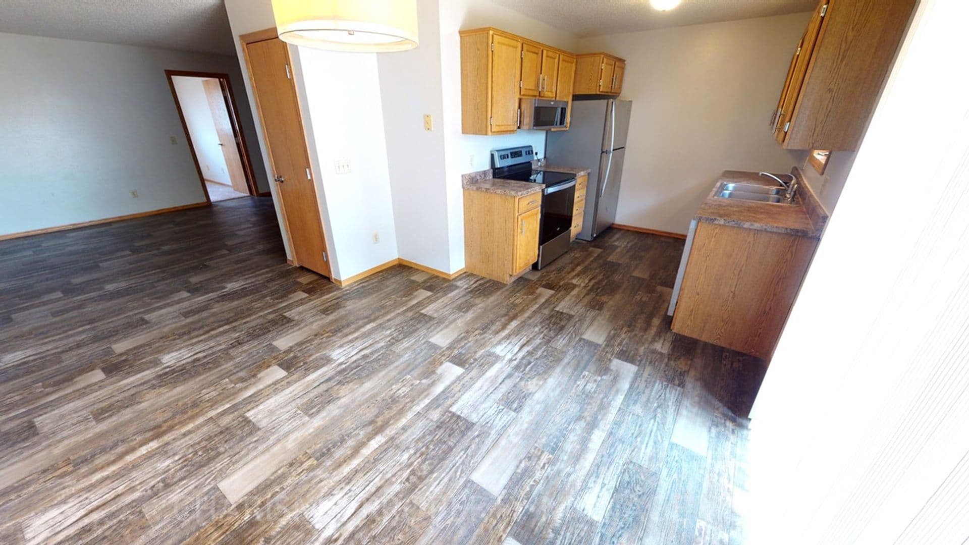Sioux Falls Apartment: 620/626 N Sycamore Ave