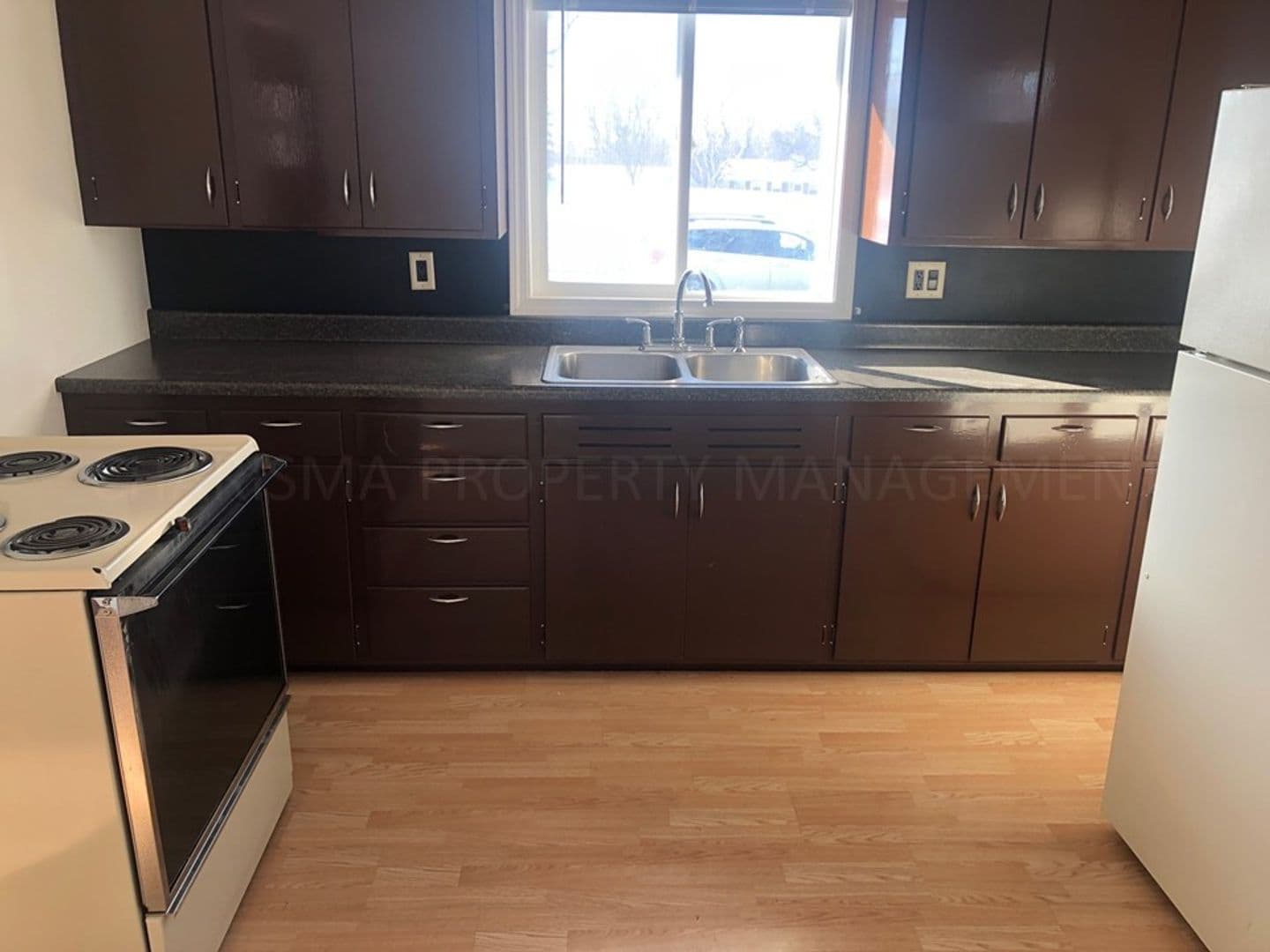 Sioux Falls Apartment: 1104, 1106, 1108 and 1110 S Bahnson Ave