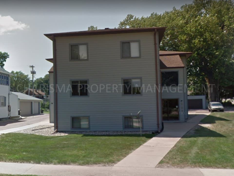 Sioux Falls Apartment: 703 S Dakota Ave