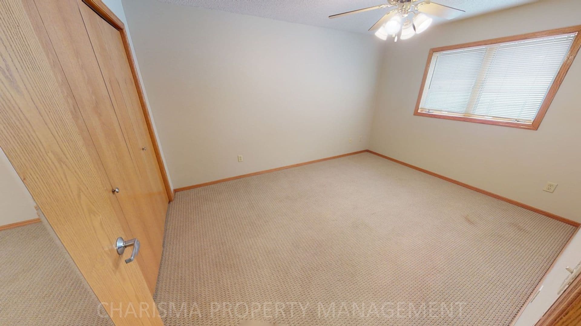 Sioux Falls Apartment: 620/626 N Sycamore Ave