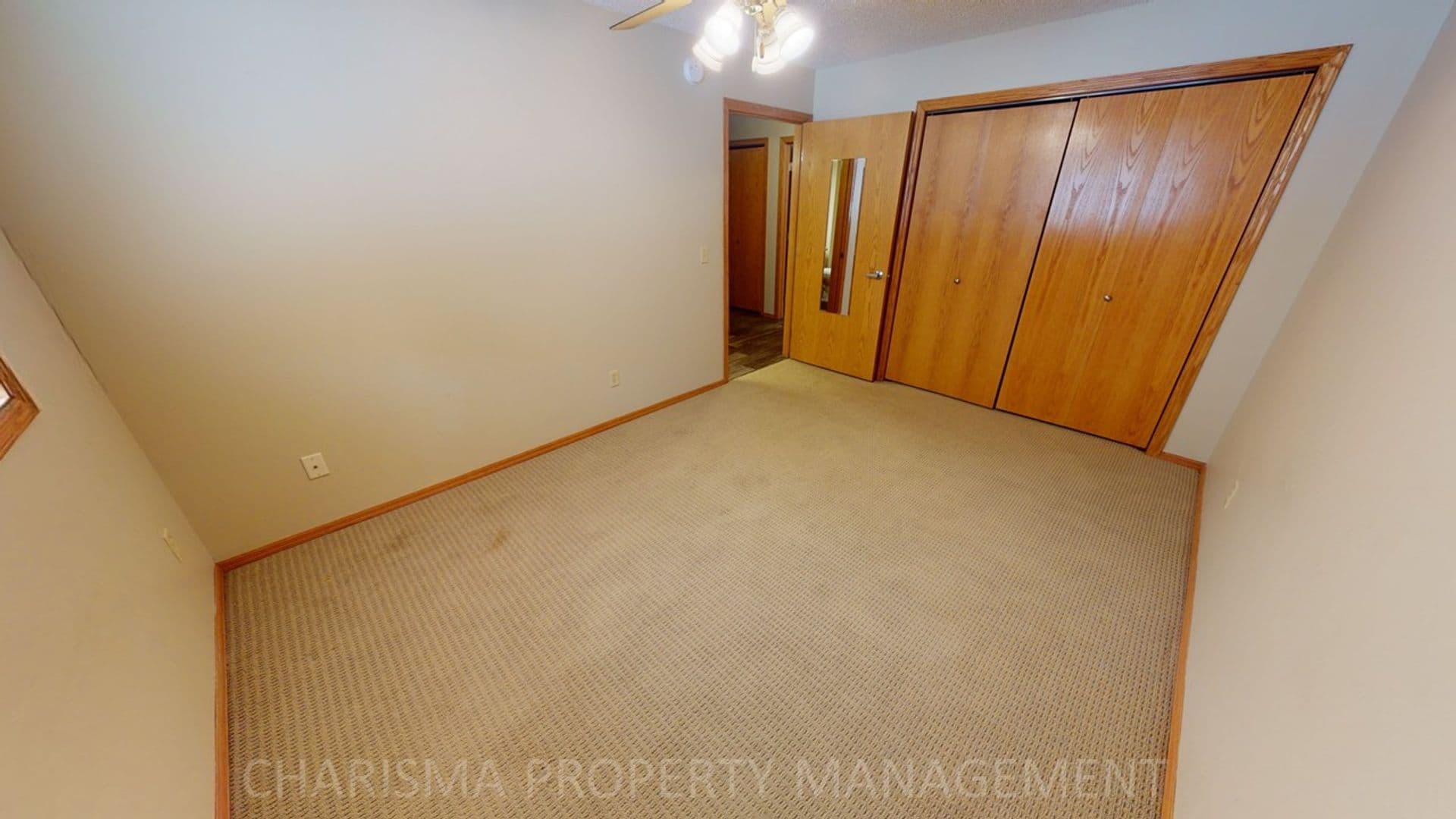 Sioux Falls Apartment: 620/626 N Sycamore Ave