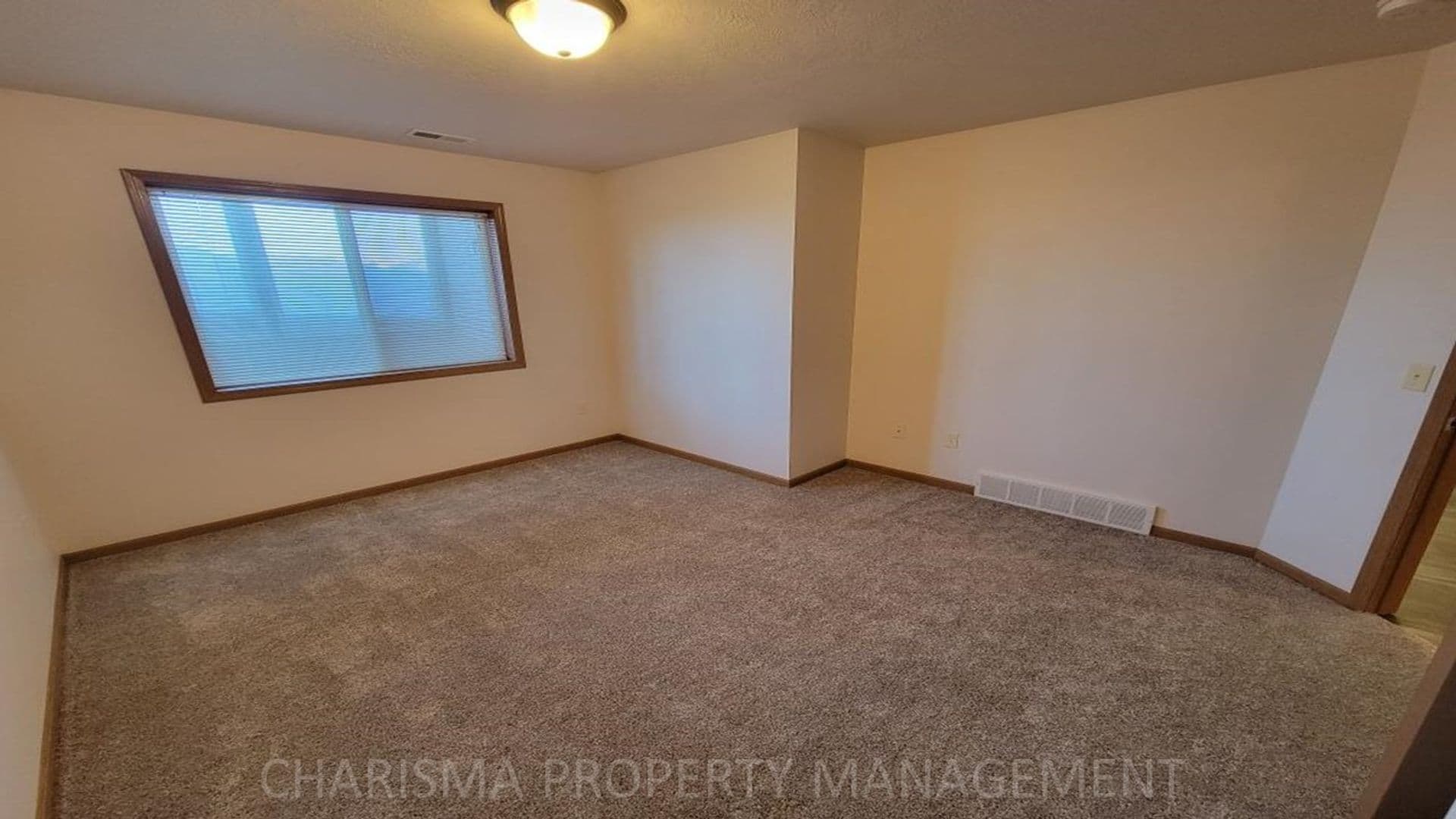 Hartford Apartment: 906 N Western Ave  and 911 N Oaks Ave