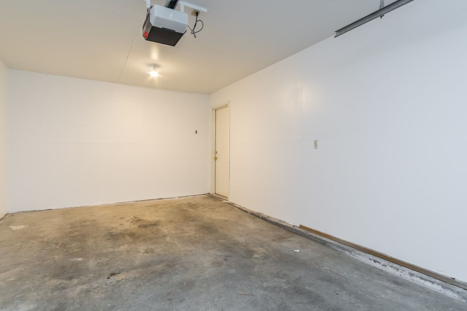 Sioux Falls Apartment: 620/626 N Sycamore Ave