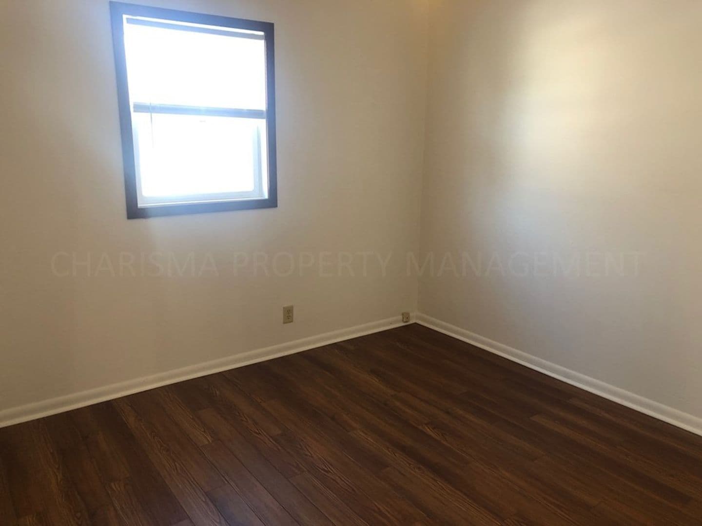 Sioux Falls Apartment: 1104, 1106, 1108 and 1110 S Bahnson Ave