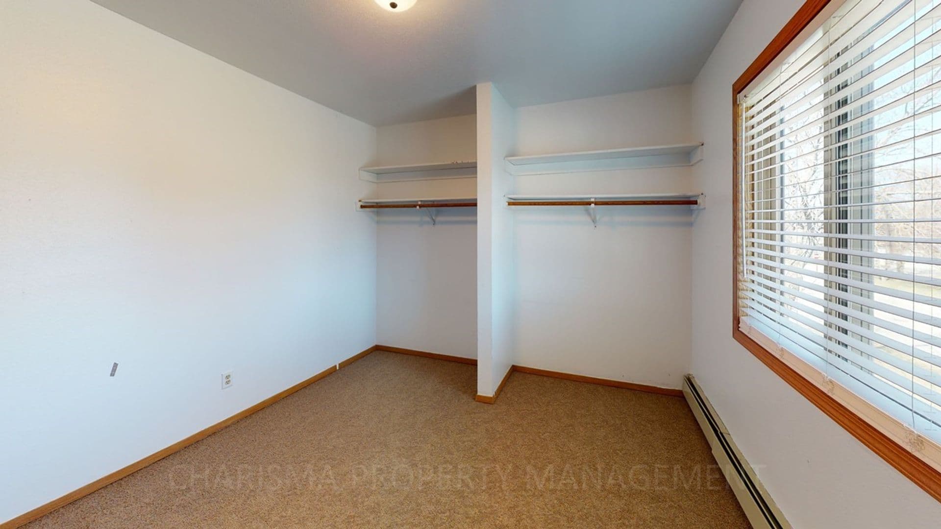 Pipestone Apartment: 920 2nd St. NW