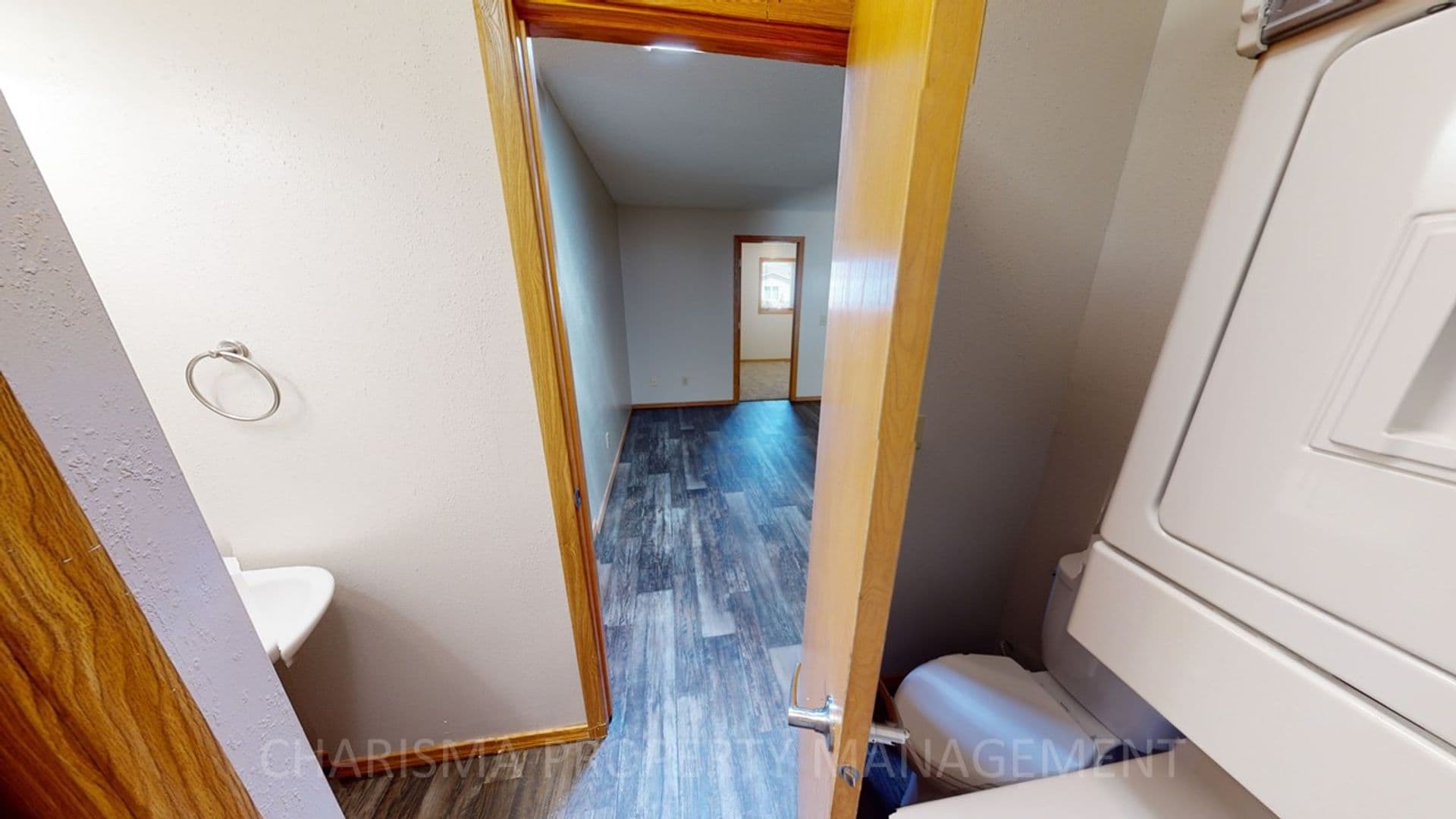 Sioux Falls Apartment: 620/626 N Sycamore Ave