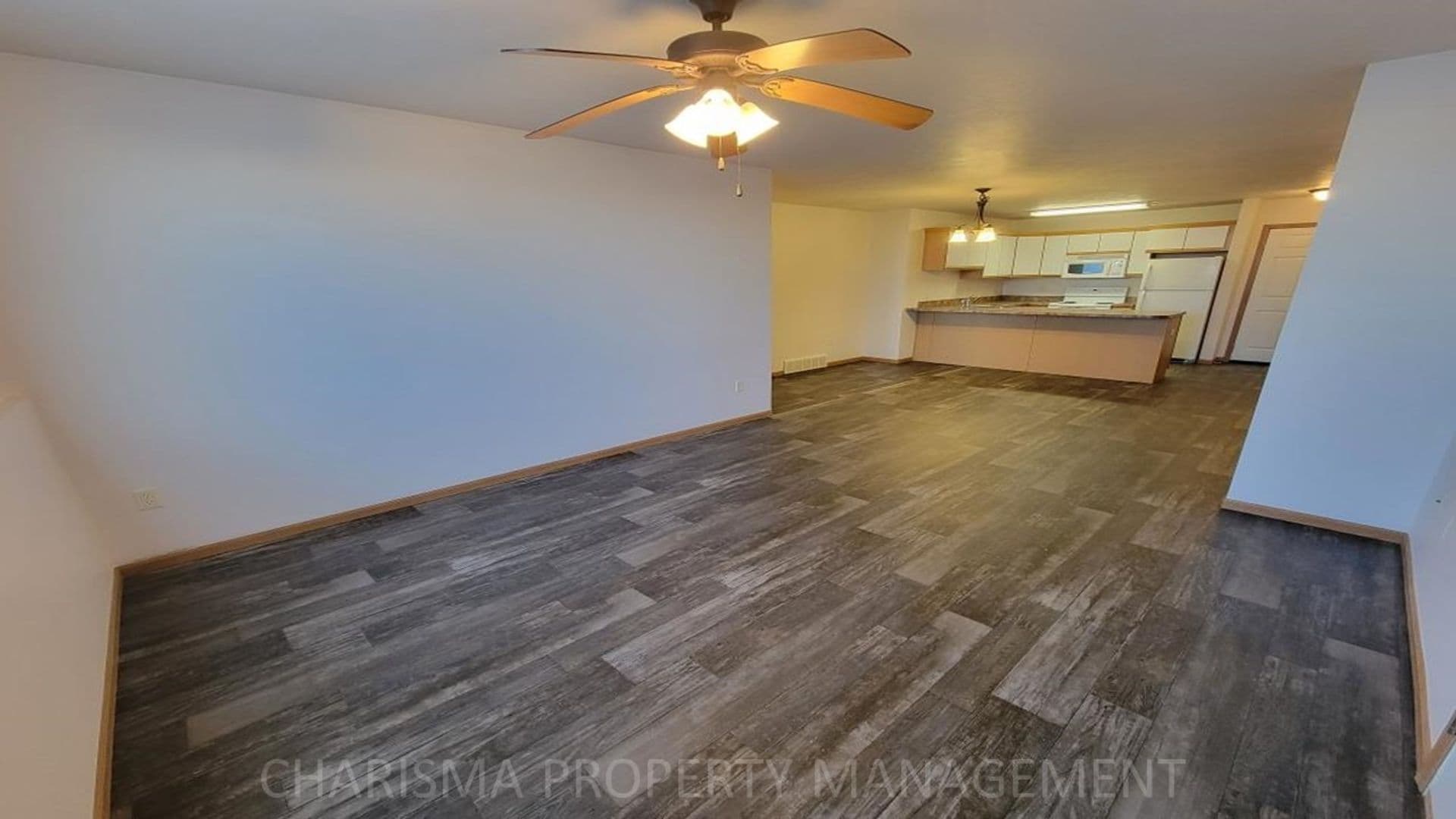 Hartford Apartment: 906 N Western Ave  and 911 N Oaks Ave