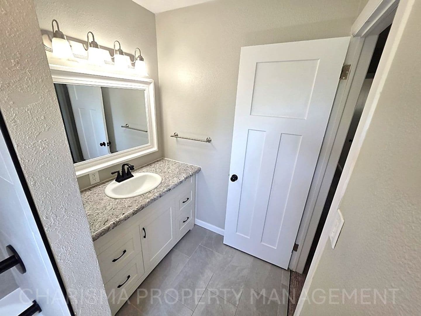 Sioux Falls House: 913 E Pam Street