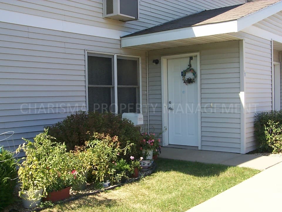 Sioux Falls Apartment: 3500, 3506 and 3510 S Sertoma Ave
