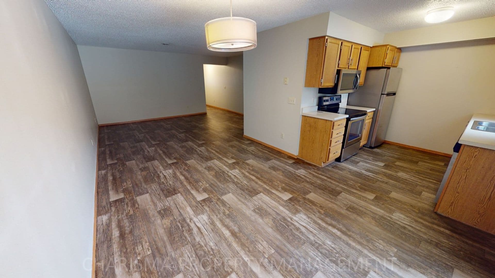 Sioux Falls Apartment: 620/626 N Sycamore Ave