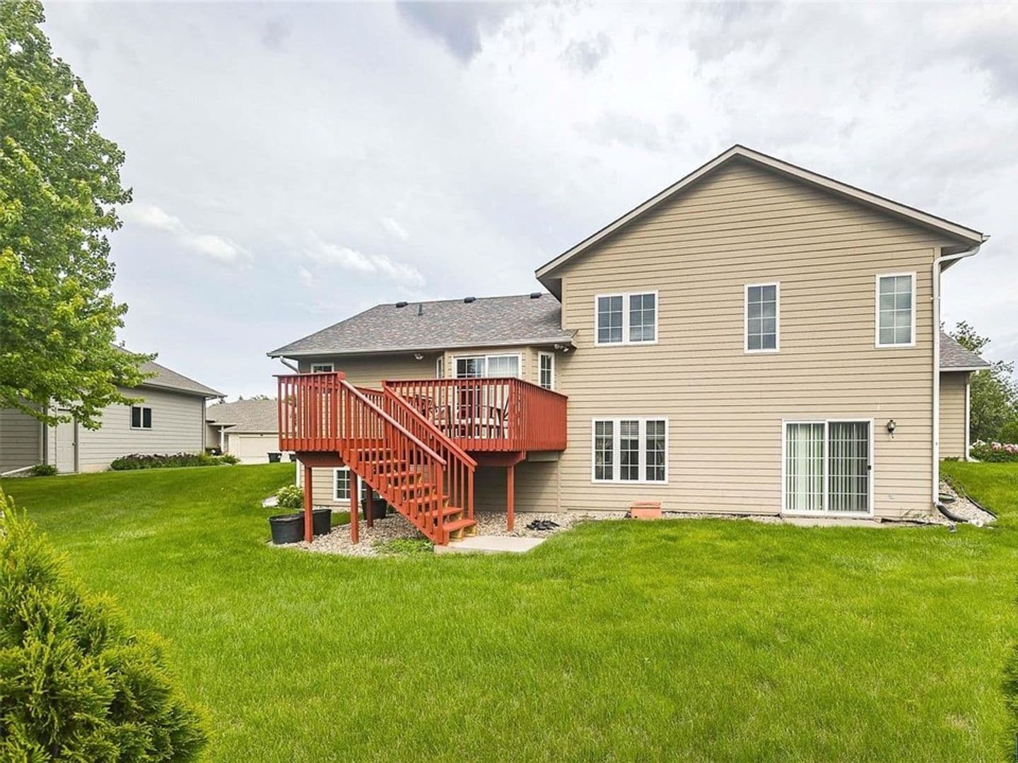 Sioux Falls Apartment: 809 S Outlook Drive