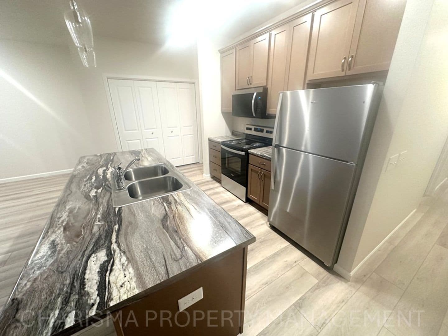 Sioux Falls Apartment: 9308 W 32nd Street