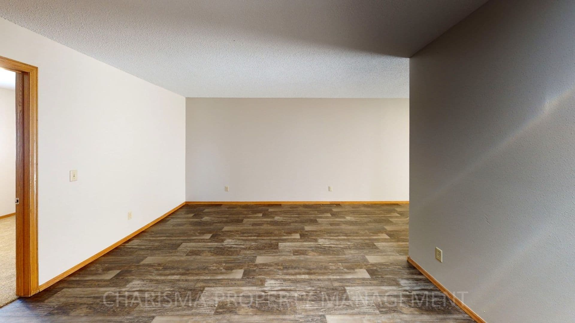 Sioux Falls Apartment: 620/626 N Sycamore Ave