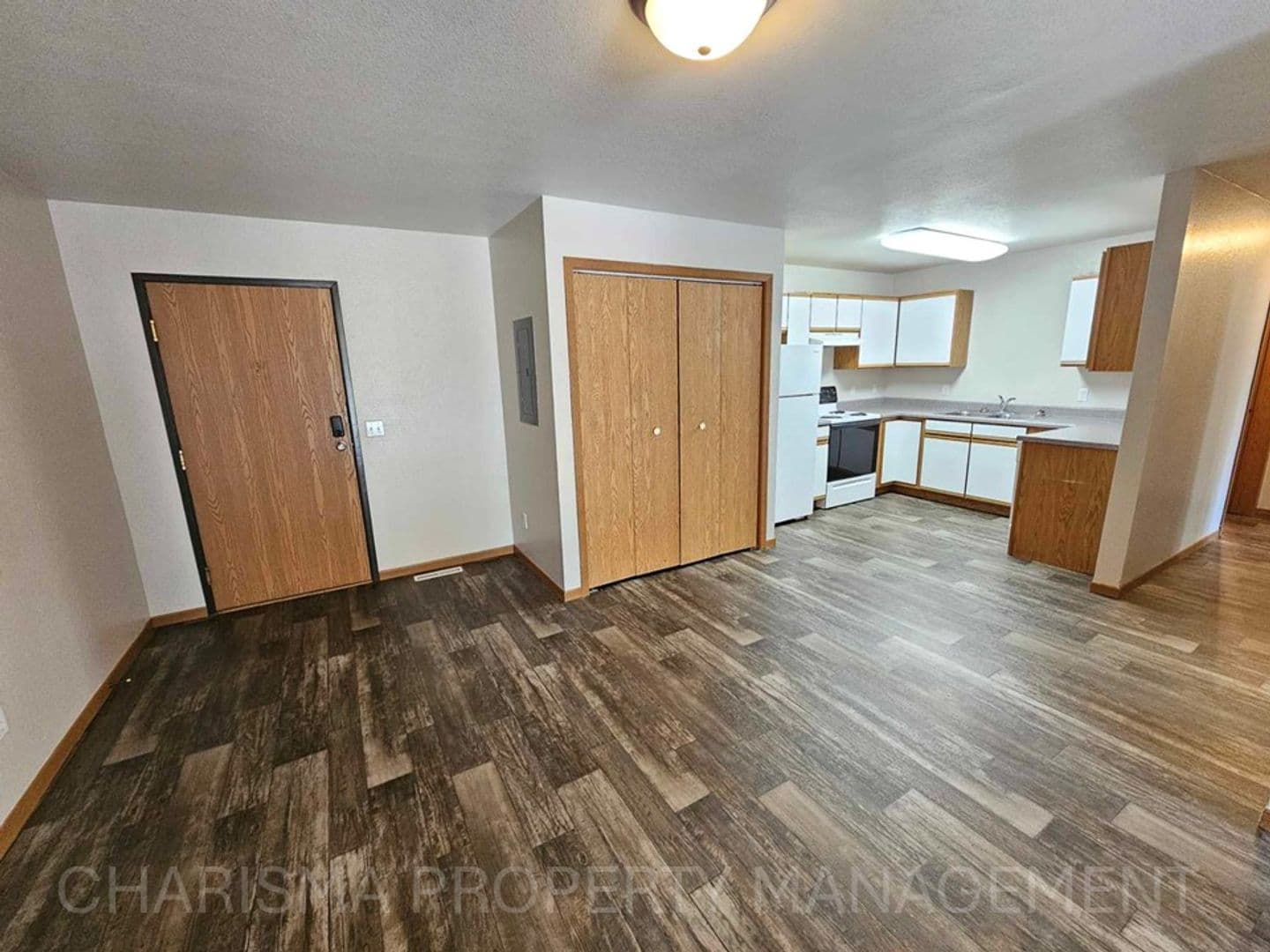 Tea Apartment: 340 N Main Ave #11