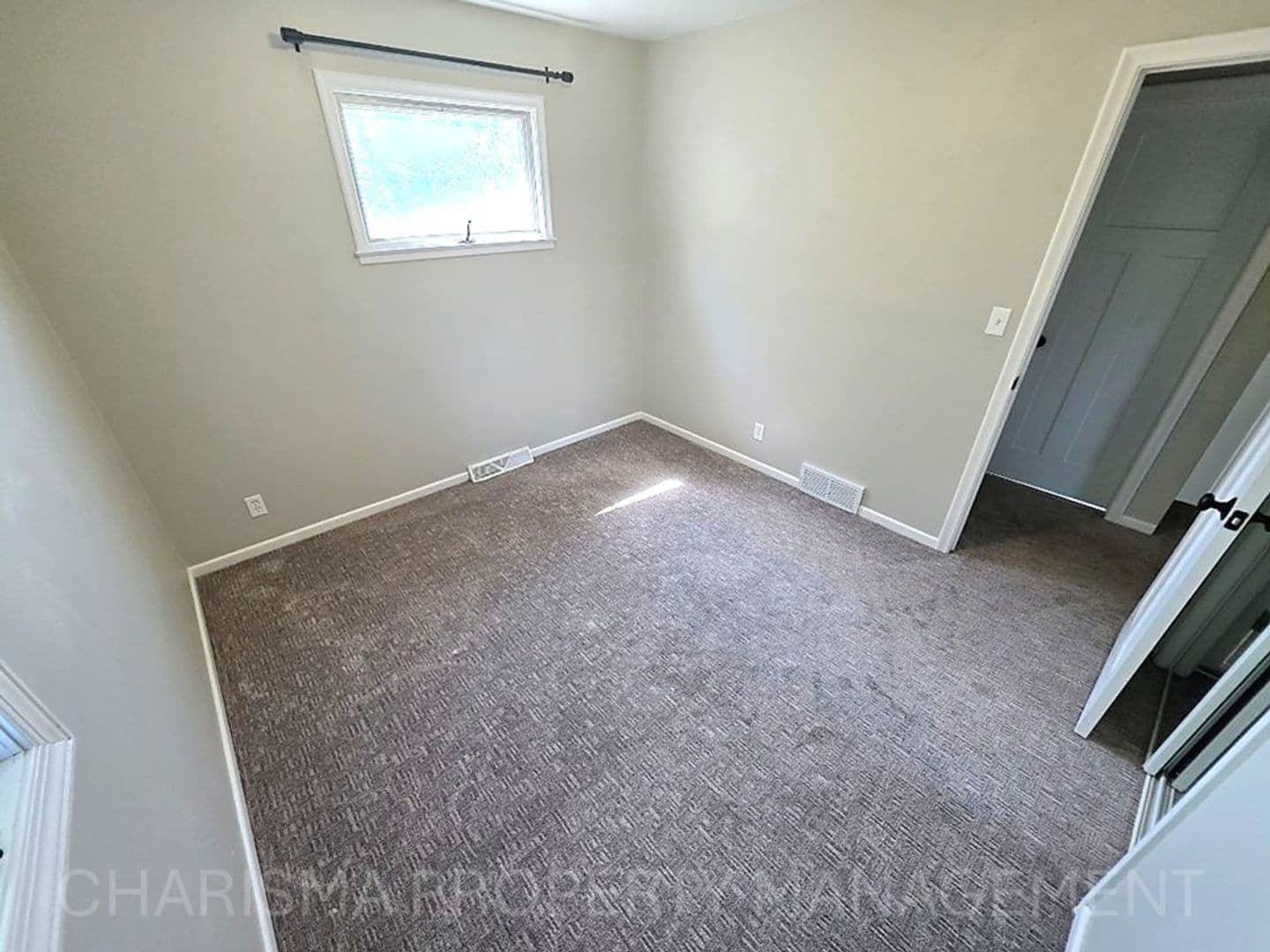 Sioux Falls House: 913 E Pam Street