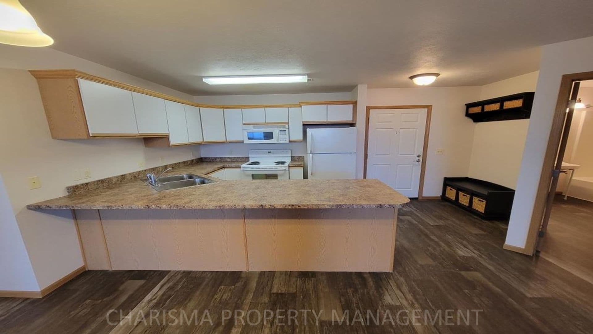 Hartford Apartment: 906 N Western Ave  and 911 N Oaks Ave