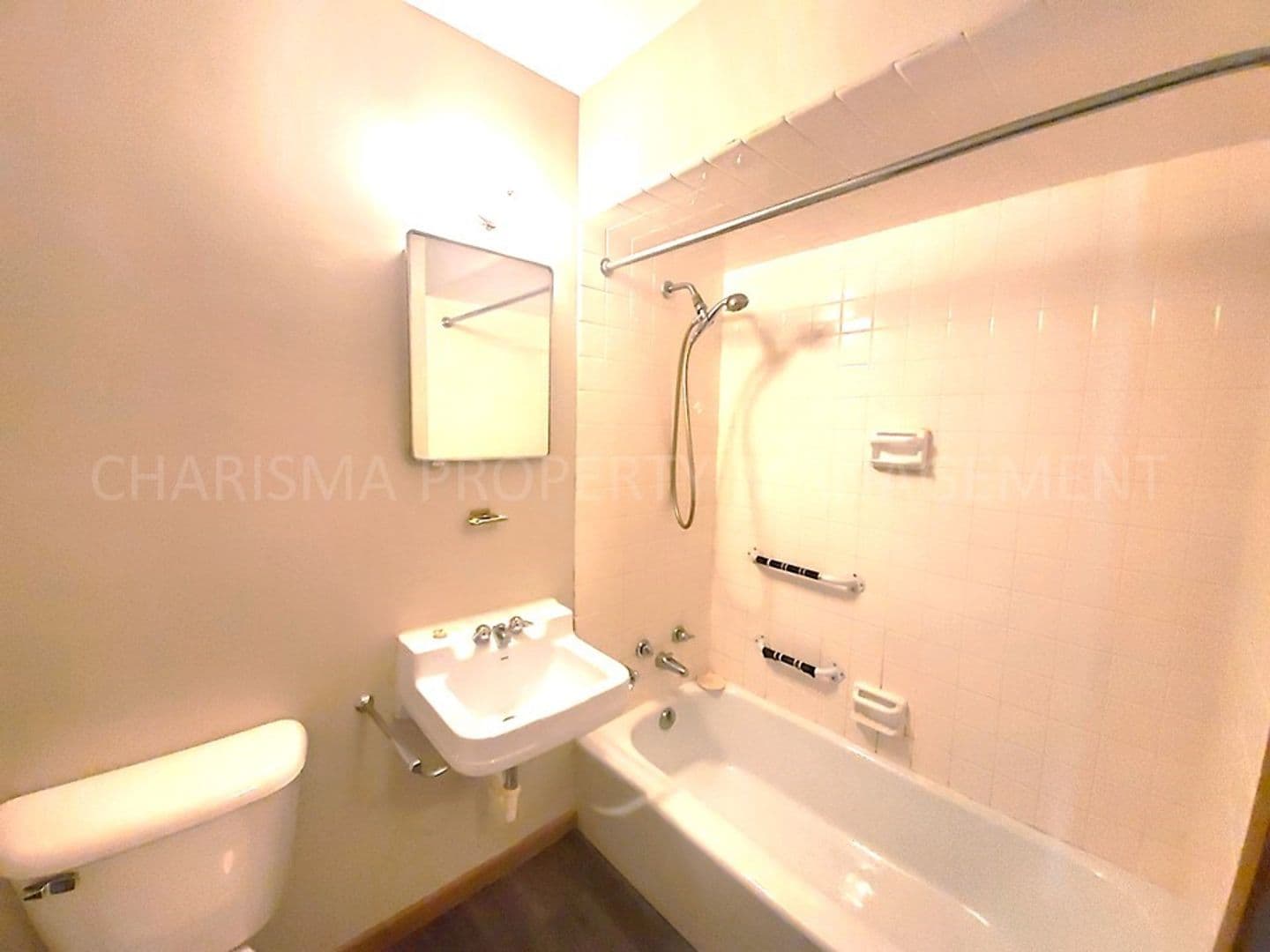 Sioux Falls Apartment: 512 W 16th Street
