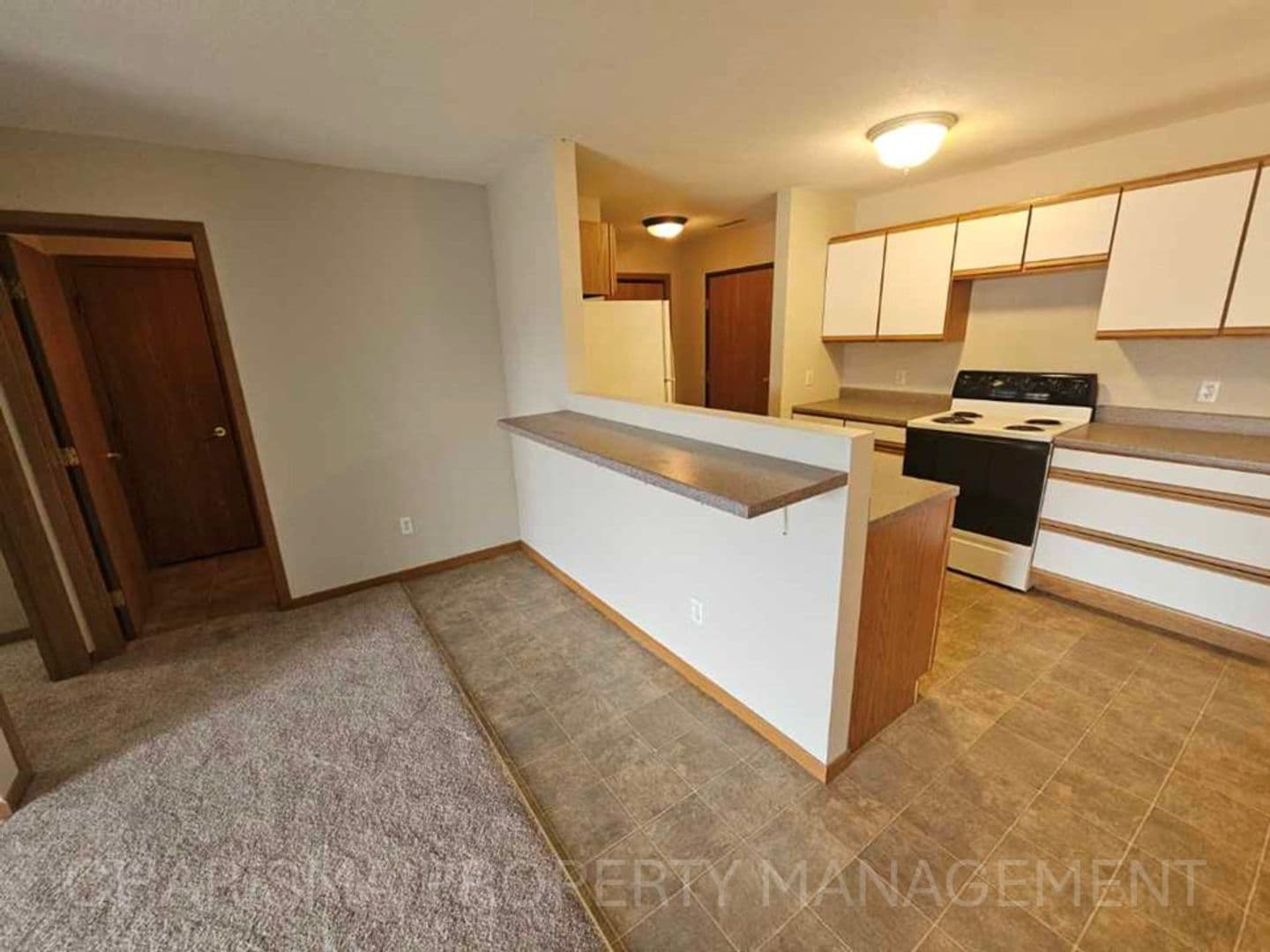 Tea Apartment: 340 N Main Ave #01