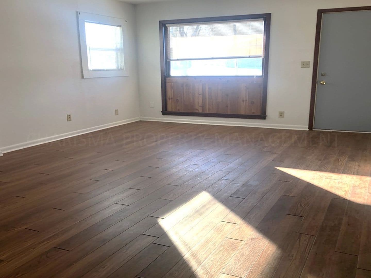 Sioux Falls Apartment: 1104, 1106, 1108 and 1110 S Bahnson Ave