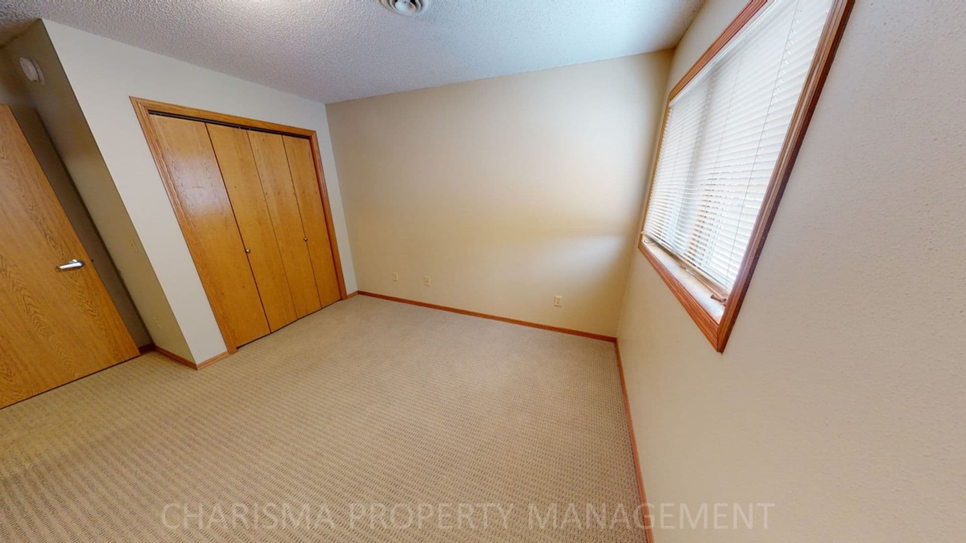 Sioux Falls Apartment: 620/626 N Sycamore Ave