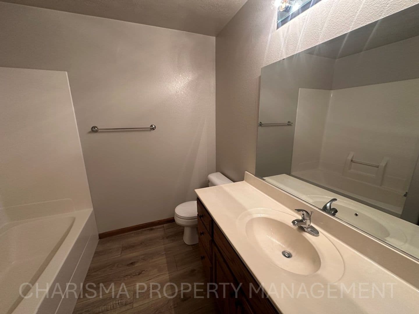 Brandon Apartment: 401 9th Ave N