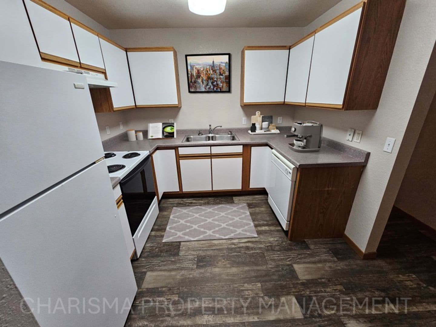 Tea Apartment: 340 N Main Ave #11