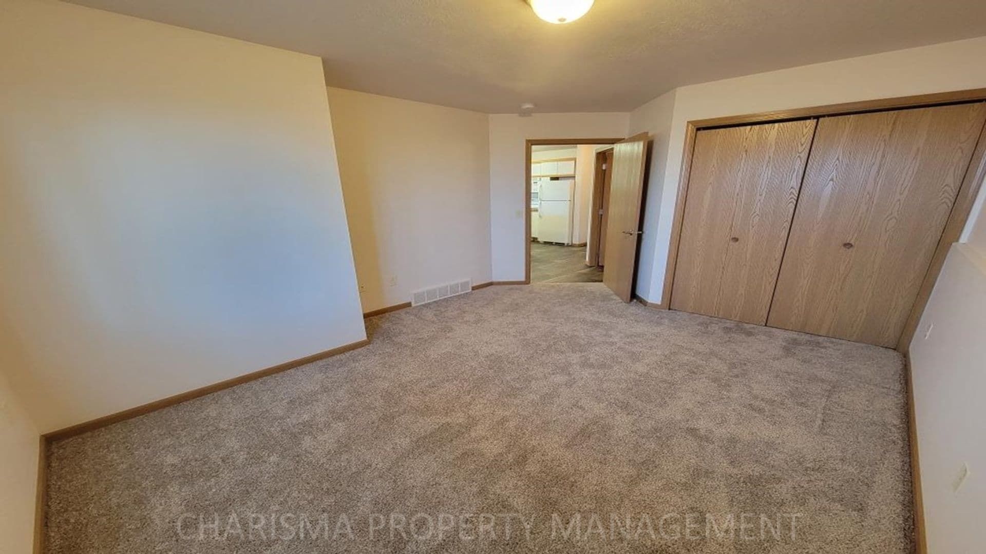 Hartford Apartment: 906 N Western Ave  and 911 N Oaks Ave