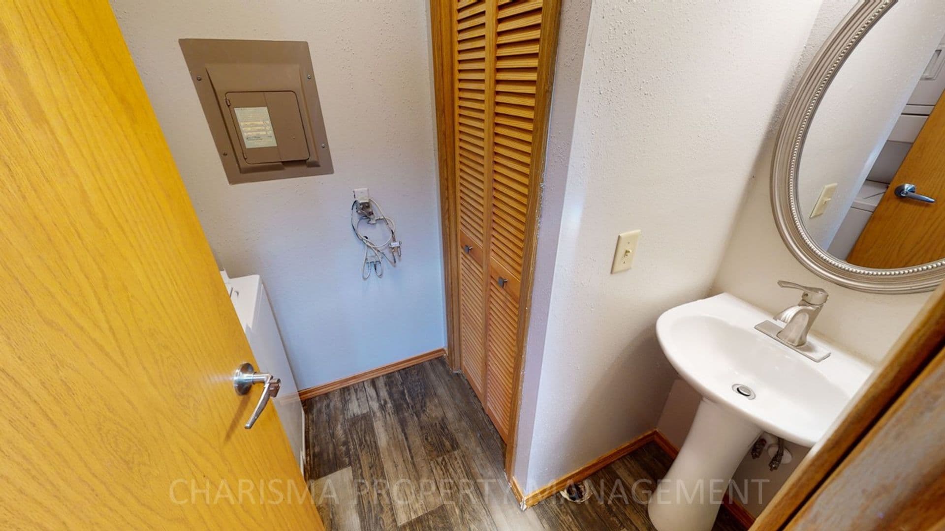 Sioux Falls Apartment: 620/626 N Sycamore Ave