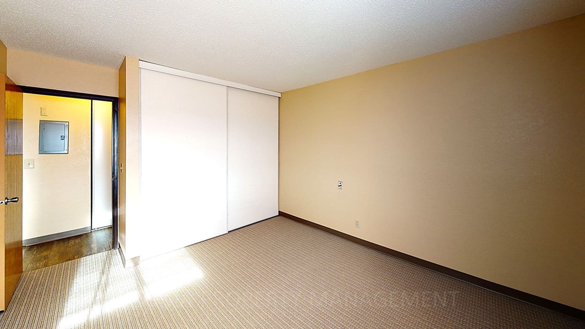 Pierre Apartment: Missouri View Apartments