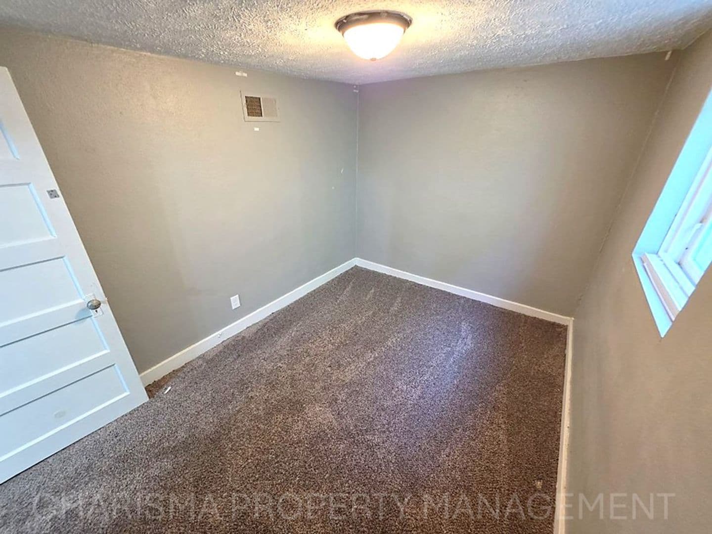 Sioux Falls Apartment: 316 E 15th Street